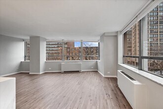 5701 N Sheridan Rd in Chicago, IL - Building Photo - Building Photo