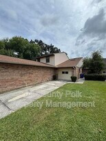 542 Lake Carolyn Cir in Lakeland, FL - Building Photo