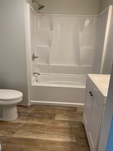 58 Day St in West Springfield, MA - Foto de edificio - Building Photo