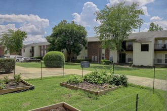 Parkwood Villa in Nashville, TN - Building Photo - Building Photo