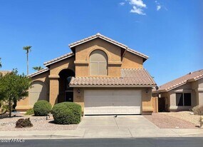 17511 N Kimberly Way in Surprise, AZ - Building Photo