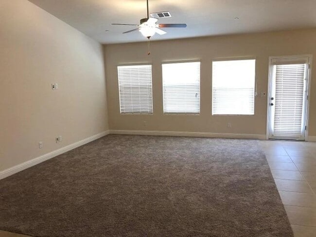 436 Cascade Way in Madera, CA - Building Photo - Building Photo