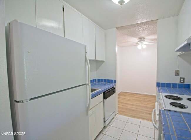 2599 Lakeside Dr in Reno, NV - Building Photo - Building Photo