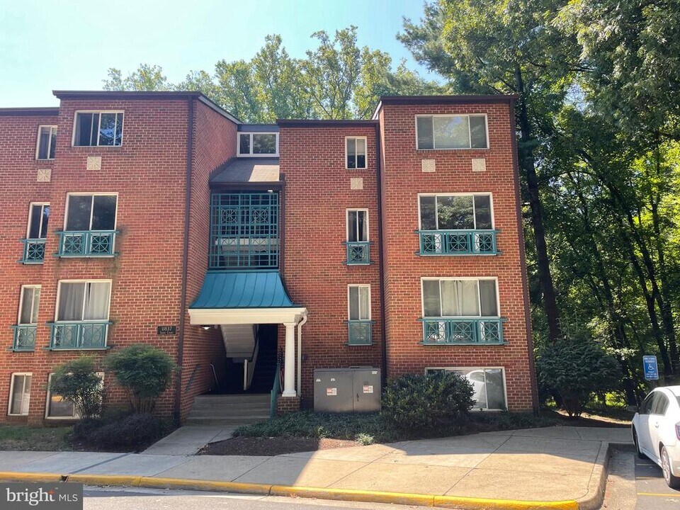 11837 Shire Ct in Reston, VA - Building Photo