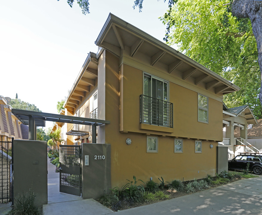 2110 H St in Sacramento, CA - Building Photo