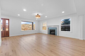 2460 Dimple Dell Rd in Sandy, UT - Building Photo - Building Photo