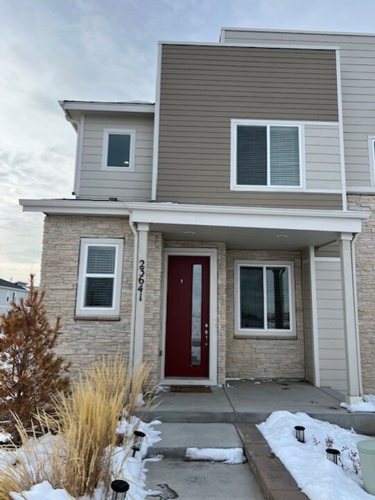 23641 E 5th Dr in Aurora, CO - Foto de edificio