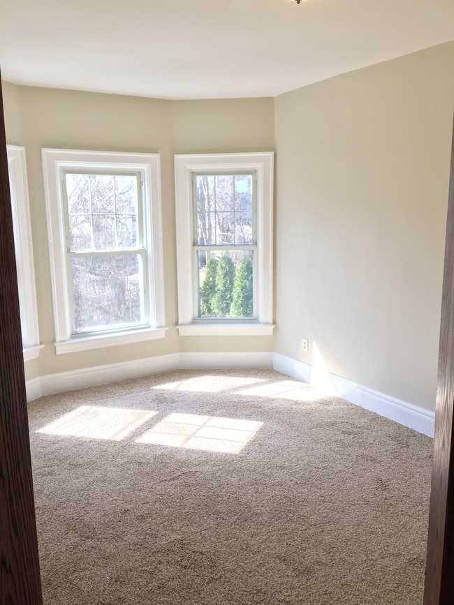 100 Claremont Ave, Unit 1st Floor in Buffalo, NY - Building Photo - Building Photo