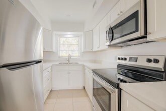 1017 NW 30th Ct, Unit 1 in Wilton Manors, FL - Building Photo - Building Photo