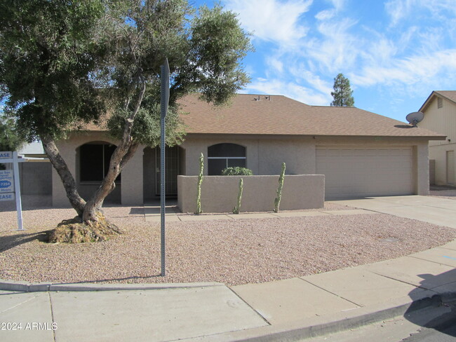 1305 W Isabella Ave in Mesa, AZ - Building Photo - Building Photo