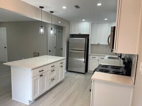 7150 Duffie Dr in Williamsburg, VA - Foto de edificio - Building Photo
