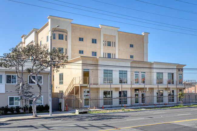 3674 W Imperial Hwy in Inglewood, CA - Building Photo - Building Photo