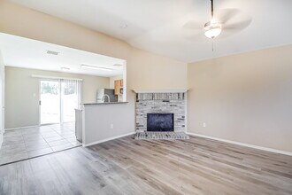 6903 Rondo Dr in Dallas, TX - Foto de edificio - Building Photo