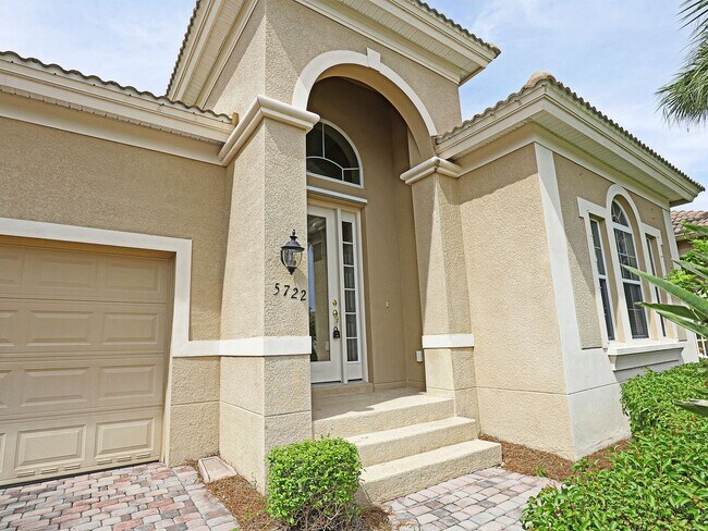 5722 Calmar Breeze Ln, Unit 5722 Calmar Breeze Ln in Ft. Myers, FL - Building Photo - Building Photo