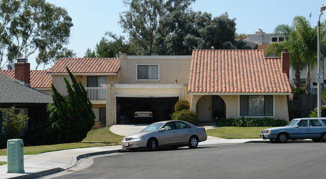 17172 Harbor Bluffs Cir in Huntington Beach, CA - Foto de edificio - Building Photo