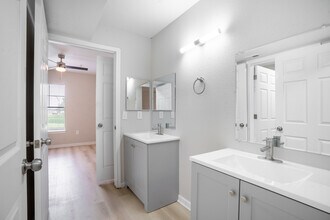 Edge Estates in Beaumont, TX - Building Photo - Interior Photo