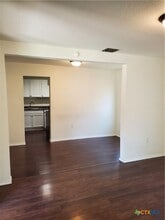 826 N Bowie St in Seguin, TX - Building Photo - Building Photo