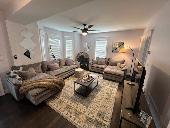 9 Summit Ave, Unit SI ID1511376P in Everett, MA - Building Photo - Building Photo