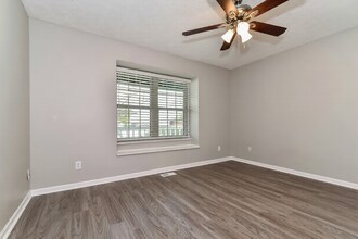 1825 Keystone Lakes Dr in Indianapolis, IN - Building Photo - Building Photo