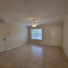 1223 Augusta Dr in Houston, TX - Building Photo - Building Photo