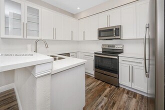 4465 SW 160th Ave in Miramar, FL - Foto de edificio - Building Photo