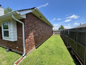 826 Woodward Ave in Moore, OK - Foto de edificio - Building Photo