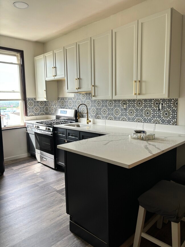 23 Nelson Ave, Unit 2nd floor