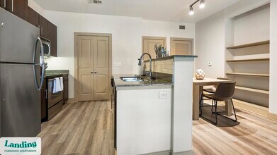 2056 Sundance Parkway, Unit 7307 in New Braunfels, TX - Foto de edificio - Building Photo