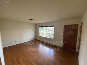 304 Stratford Ave in Fredericksburg, VA - Foto de edificio - Building Photo