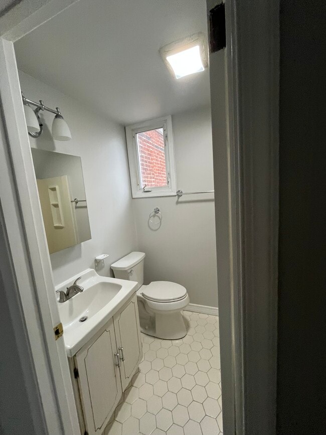 905 Lafayette Ave, Unit 2nd floor in Prospect Park, PA - Building Photo - Building Photo