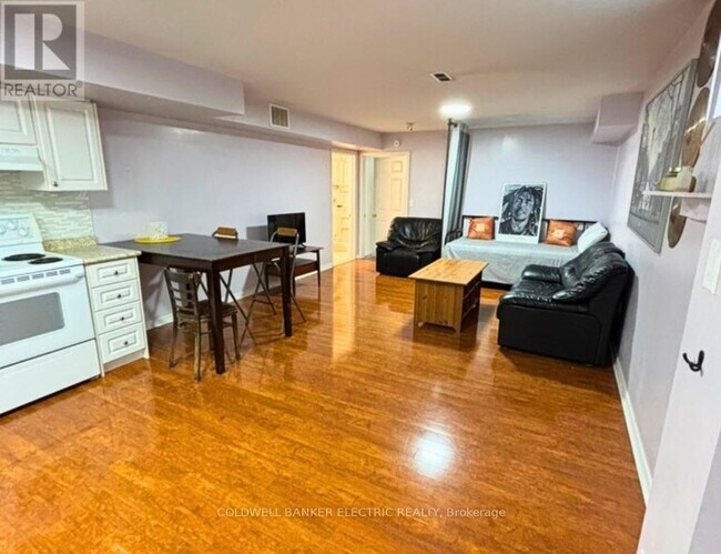 1215 Simcoe St S in Oshawa, ON - Building Photo - Building Photo