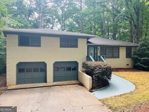 27 Elaine Dr in Newnan, GA - Building Photo - Building Photo