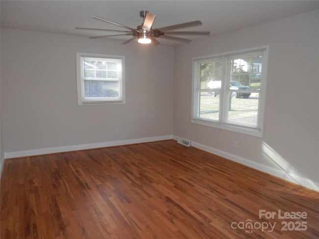 1332 Edgewater Dr in Charlotte, NC - Building Photo - Building Photo