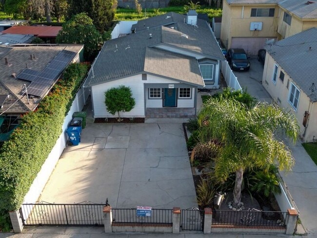 property at 969 W Oliver St