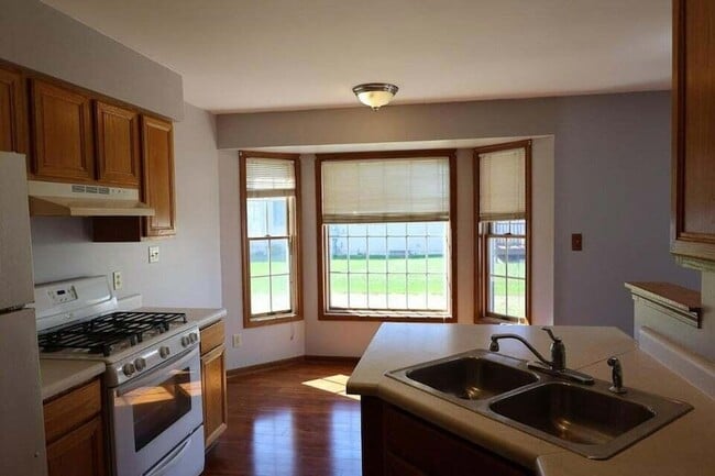 8732 Madison St in Merrillville, IN - Foto de edificio - Building Photo