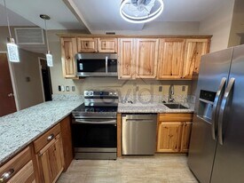 1271 Poplar Ave in Memphis, TN - Building Photo