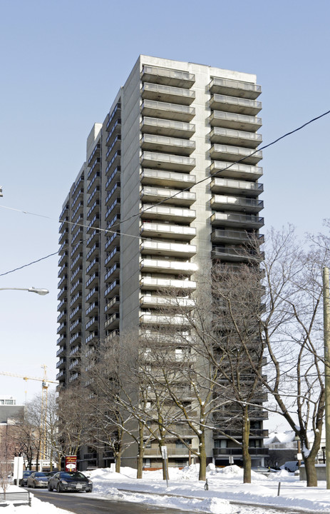 Bronson Place North in Ottawa, ON - Building Photo