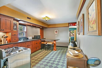 433 Broad St in Lake Geneva, WI - Foto de edificio - Building Photo