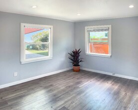 4954 35th St in San Diego, CA - Foto de edificio - Building Photo