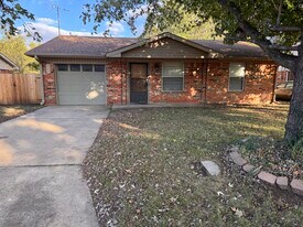 309 Liza Ln in Tecumseh, OK - Building Photo