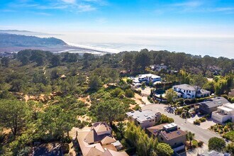 13613 Mar Scenic Dr in Del Mar, CA - Foto de edificio - Building Photo