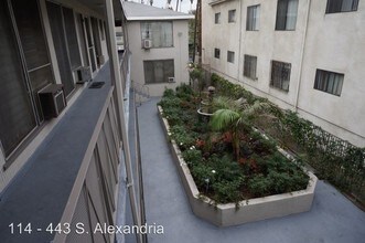 443 S Alexandria Ave in Los Angeles, CA - Foto de edificio - Building Photo