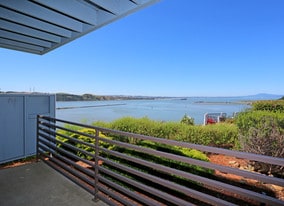 Bay Village in Vallejo, CA - Building Photo