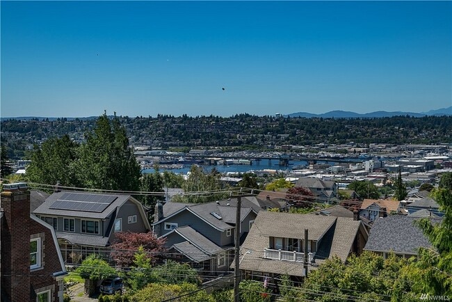 5201 Phinney Ave N in Seattle, WA - Building Photo - Building Photo