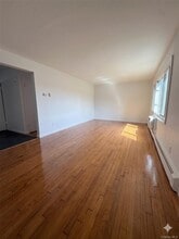 629 Wellwood Ave in Lindenhurst, NY - Building Photo - Building Photo