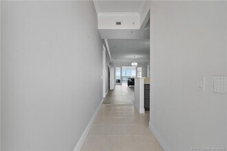 34 Harbour Isle Dr W in Fort Pierce, FL - Foto de edificio - Building Photo