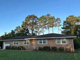 210 Madeline Dr in Wilmington, NC - Building Photo