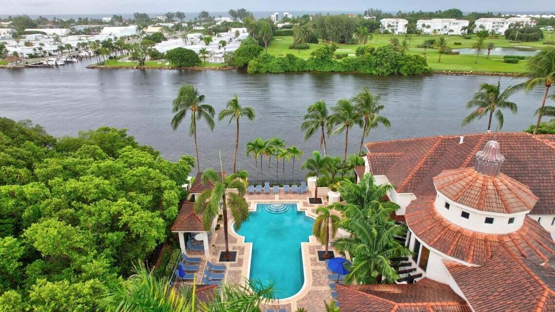 2120 Tuscany Way in Boynton Beach, FL - Building Photo