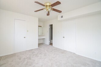 1300 Eagle Lake Rd in Sealy, TX - Building Photo - Building Photo