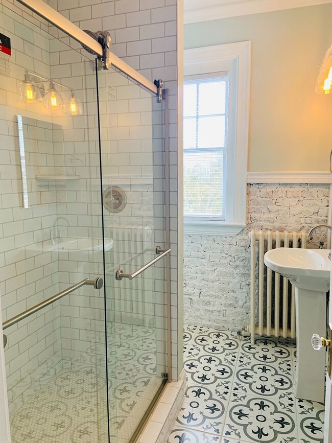 904 W Market St in Greensboro, NC - Building Photo - Building Photo